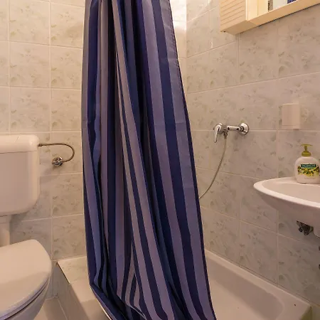 Apartment Mediterranes Mit Drei Terrassen, Grill, Wifi - Nur 500 Meter Zum