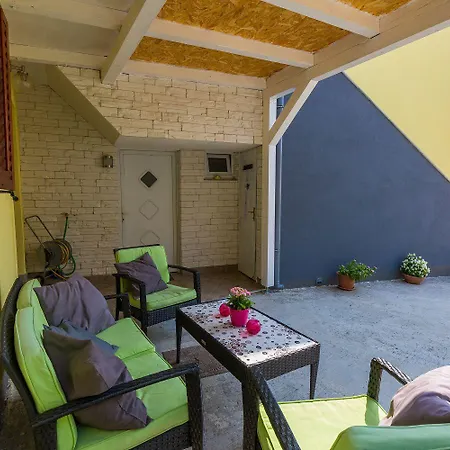 Mediterranes Mit Drei Terrassen, Grill, Wifi - Nur 500 Meter Zum Apartment *