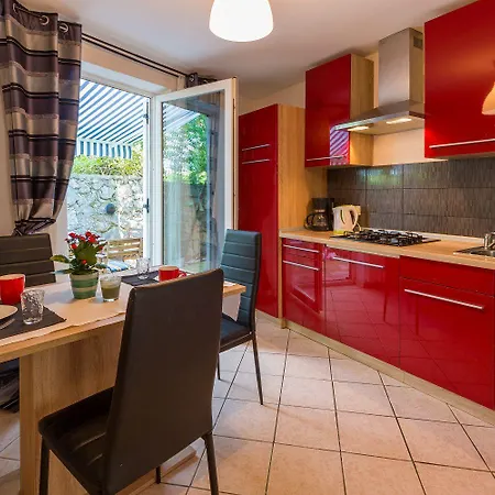 Apartment Mediterranes Mit Drei Terrassen, Grill, Wifi - Nur 500 Meter Zum *