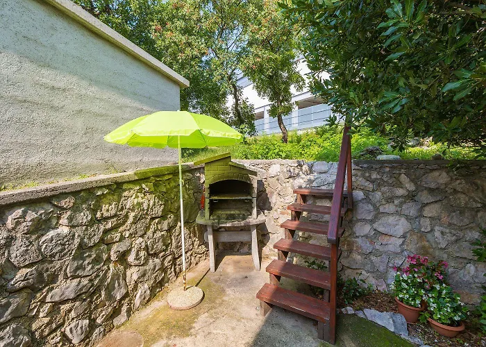 Mediterranes Mit Drei Terrassen, Grill, Wifi - Nur 500 Meter Zum Apartamento Crikvenica